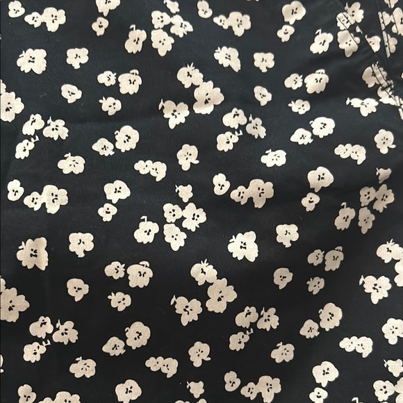 Amazon Essentials Black and White Floral Bermuda Shorts - Picture 4 of 6